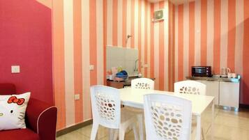 Apartment, City View | Dining