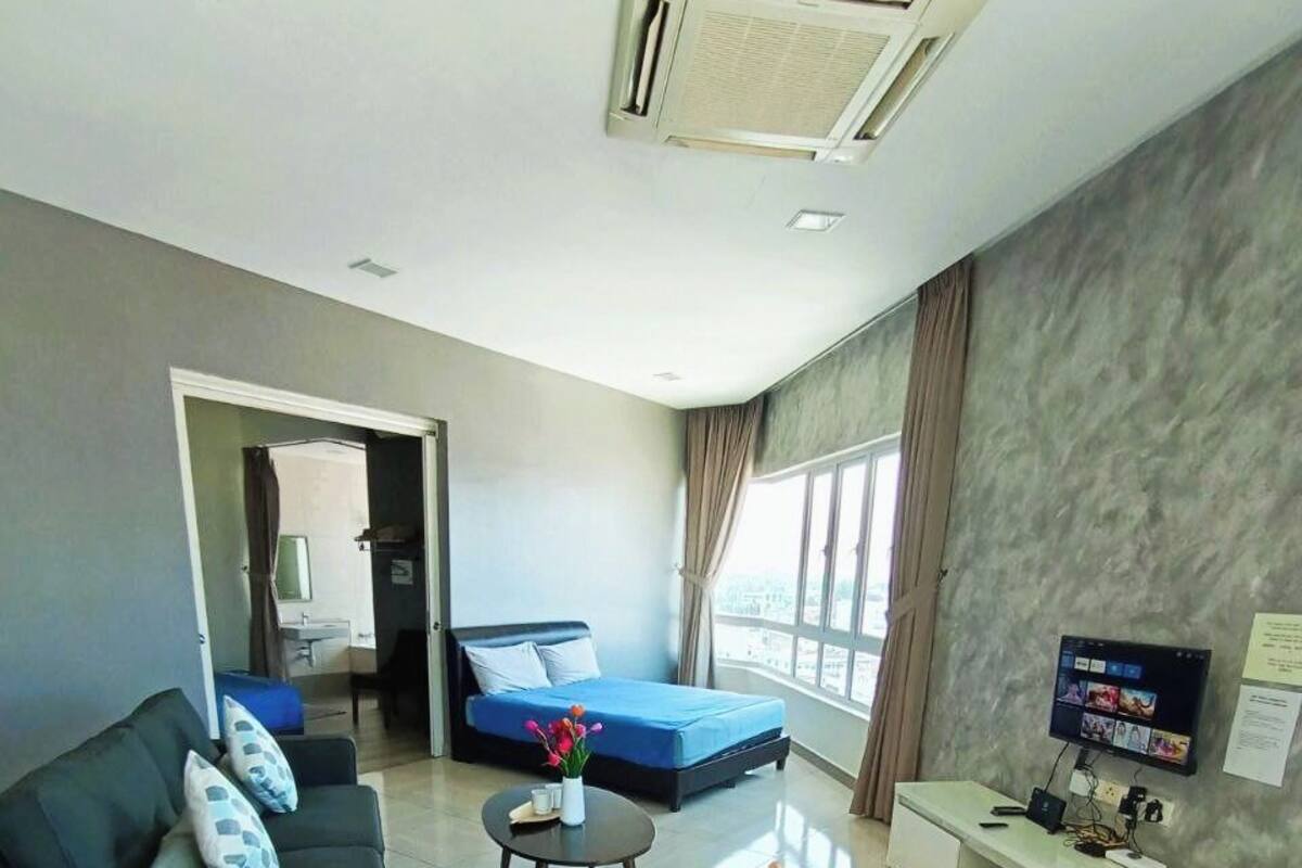 Standard Apartment, 2 Bedrooms, Non Smoking, City View | Living room | 42-inch LCD TV with digital channels, Netflix, streaming services