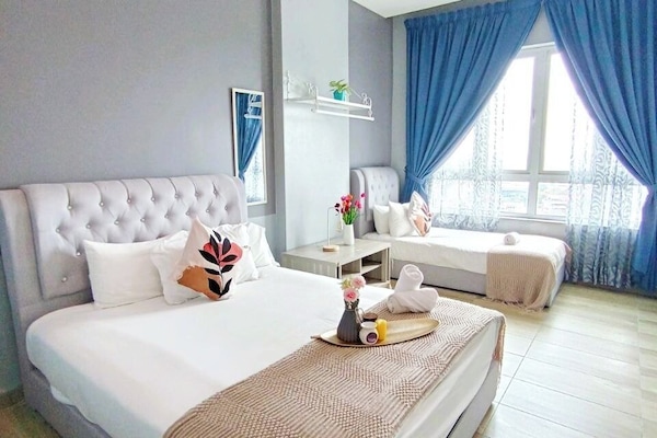 Basic Apartment, 1 Bedroom, Non Smoking, City View | Premium bedding, blackout drapes, iron/ironing board, WiFi (free)