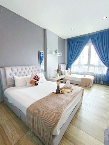 OCTAGON PREMIUM IPOH l TOWN CENTER l by Grab A Stay l 6-8PAX