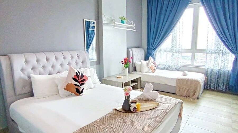 OCTAGON PREMIUM IPOH l TOWN CENTER l by Grab A Stay l 6-8PAX