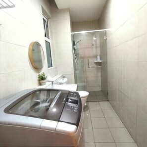 Huoneisto, kaupunkinäköala | Kylpyhuone