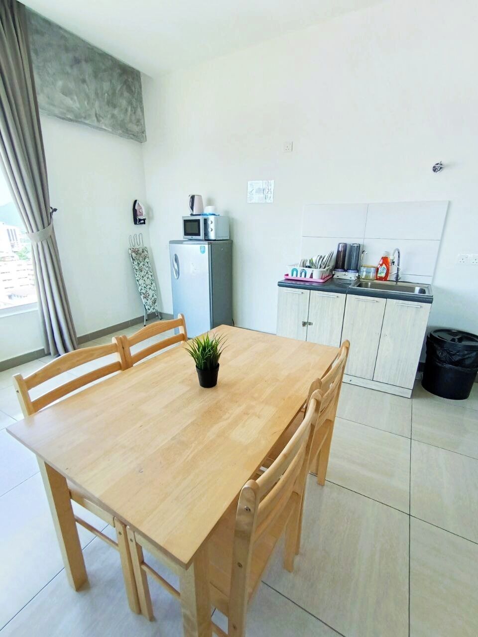 Standard Apartment, 2 Bedrooms, Non Smoking, City View | In-room dining