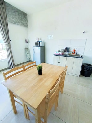 Standard Apartment, 2 Bedrooms, Non Smoking, City View | In-room dining - OCTAGON PREMIUM IPOH l TOWN CENTER l by Grab A Stay l 6-8PAX (Ipoh)
