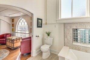 Towels - 'The Sanctuary' in Historic Dtwn Staunton (Staunton)