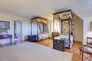 2 bedrooms, iron/ironing board, Internet, bed sheets - 5 Mi to Truist Park: Opulent Home w/ City Views! (Atlanta)