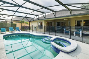 A heated pool - 11 Mi to Disney! Family Haven w/ Poolside Oasis (Davenport)