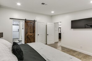 4 bedrooms, iron/ironing board, travel crib, internet