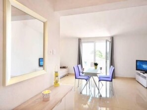 TV - Luxury apartment Nina by Interhome (Bast)