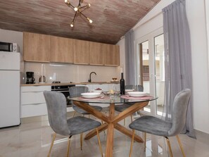 Fridge, microwave, oven, dishwasher - Villa Bellavista by Interhome (Zadvarje)