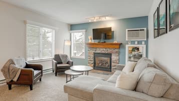 Télévision, cheminée