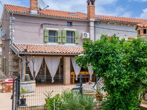 Exterior - mit Garten, Terrasse und Grill by Interhome (Pula/Krnica)