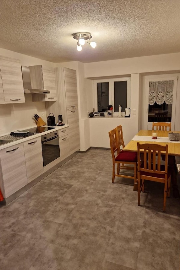 Fridge, microwave, oven, cookware/dishes/utensils