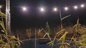 Tina de hidromasaje al aire libre