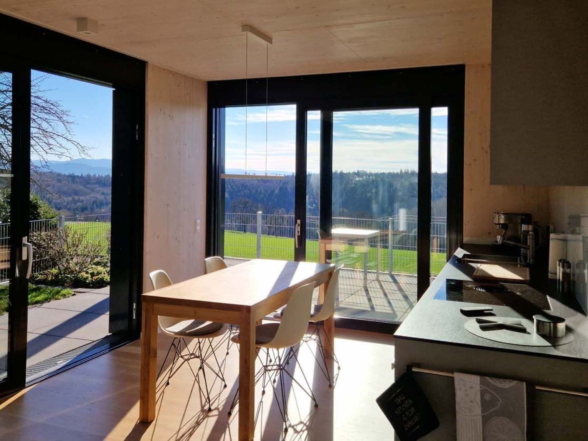 Fridge, oven, dishwasher, cookware/dishes/utensils