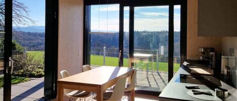 Kühlschrank, Ofen, Geschirrspüler, Kochgeschirr/Geschirr/Besteck