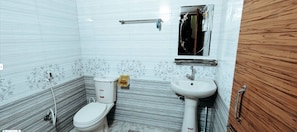Free toiletries, towels, soap, shampoo - Hotel Shomrat Int. Brahmanbaria (Brahmanbaria Sadar)