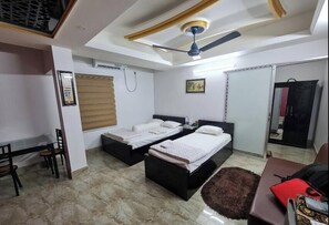 Deluxe Twin Room | Free WiFi - Hotel Shomrat Int. Brahmanbaria (Brahmanbaria Sadar)