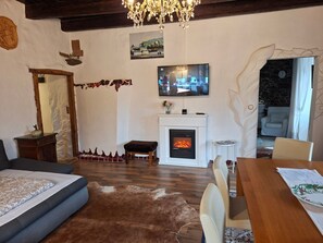 TV, fireplace - ApartmentDonaustrand by Interhome (Leiben)
