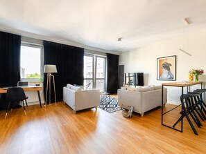 TV - Suite mit Balkon by Interhome (Łódź)