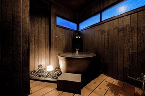 Villa Grand | Baño | Ducha, artículos de higiene personal gratuitos y secador de pelo