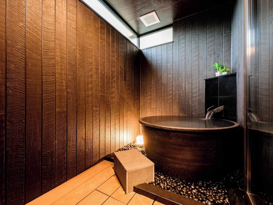 Deluxe Villa | Bathroom | Shower, free toiletries, hair dryer, towels