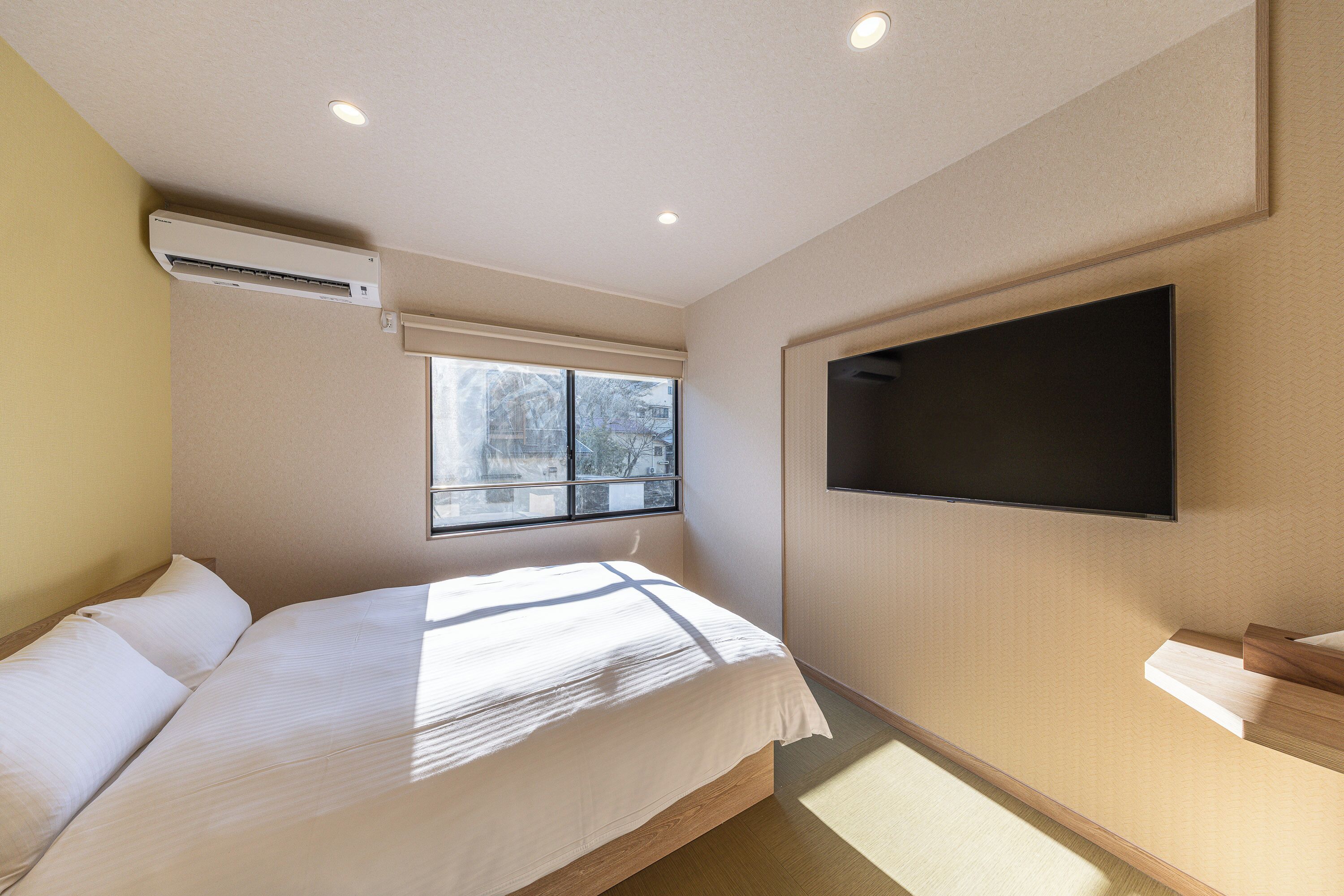 Classic Double Room, Mountain View | Desk, free WiFi