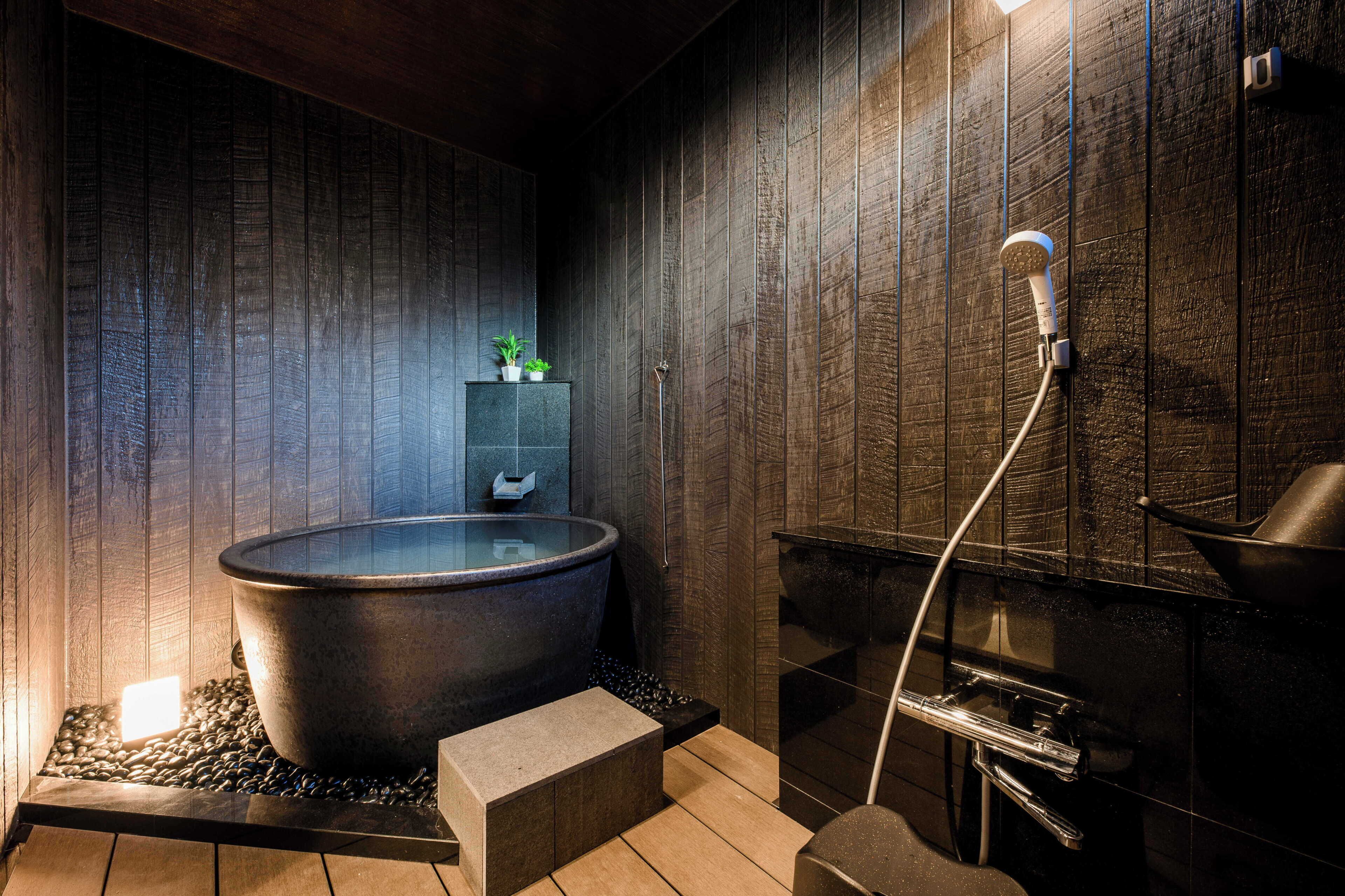 Deluxe Villa | Bathroom | Shower, free toiletries, hair dryer, towels