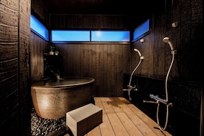Grand Villa | Bathroom | Shower, free toiletries, hair dryer, towels - Hakone Mori No Sato (Hakone)