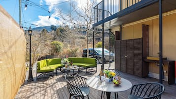 Quarto casal clássico, vista para a montanha | Terraço/pátio