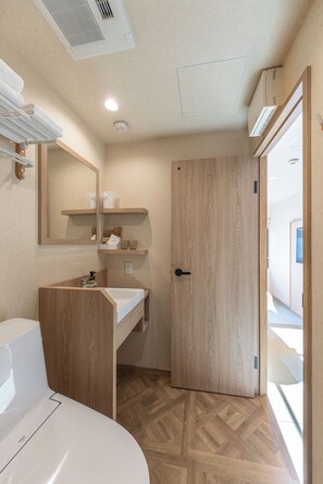 Kamar Double Klasik, pemandangan gunung | Kamar mandi | Shower, perlengkapan mandi gratis, pengering rambut, dan handuk