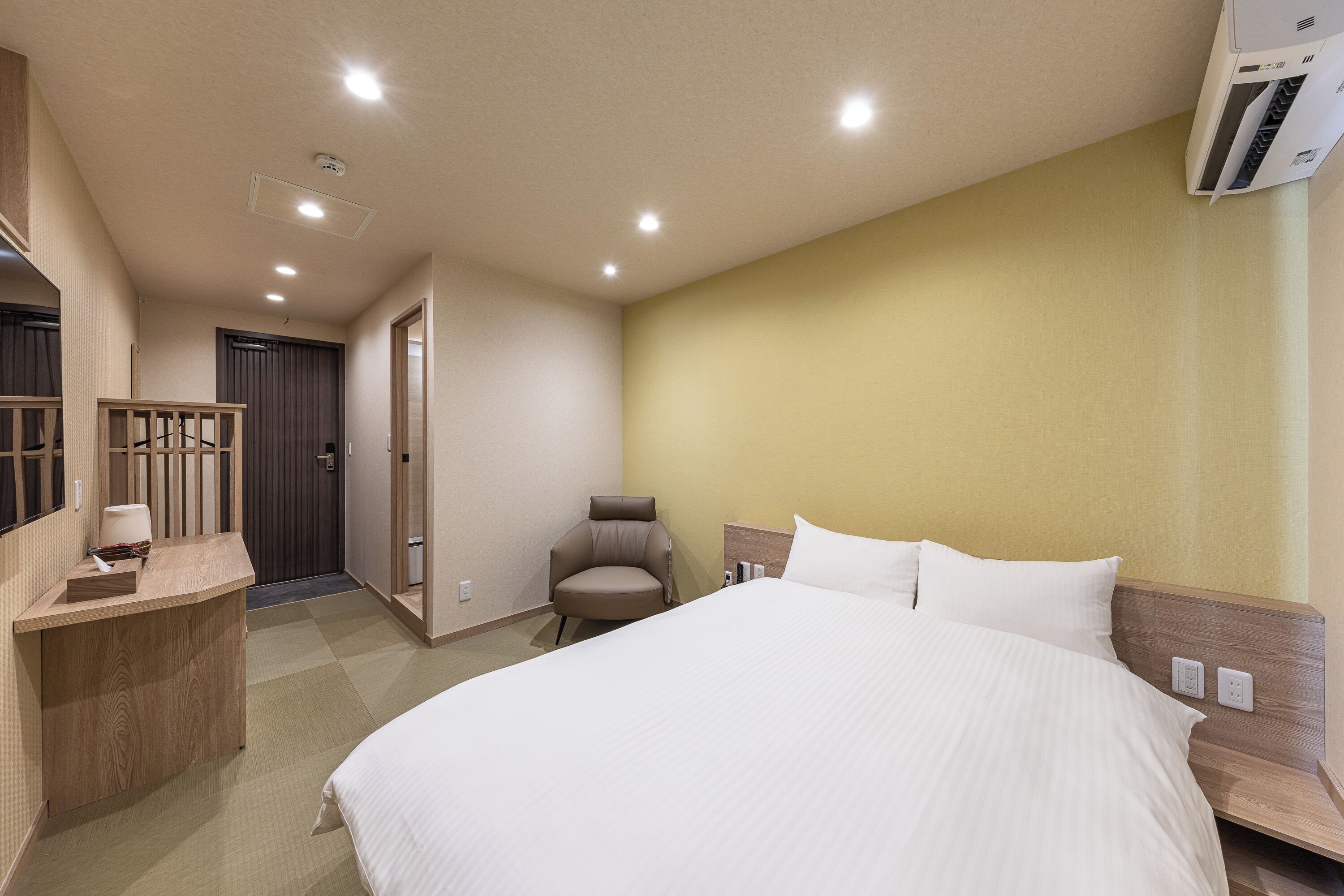 Classic Double Room, Mountain View | Desk, free WiFi