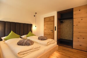 Iron/ironing board, WiFi, bed sheets - "Nock" | ZumMoarSepp - Holiday apartment in the Villnöss Valley (Trentino-Alto Adige)