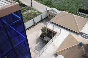 ด้านหน้าที่พัก