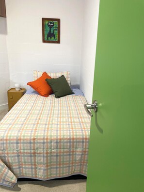 2 bedrooms, iron/ironing board, Internet, bed sheets - Stylish ground floor converted warehouse apartment (Surry Hills)