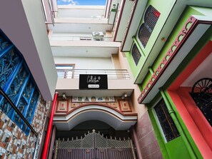 House | Exterior detail - Collection O Jagannath Mandir Road (Varanasi)