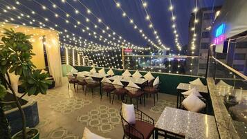 屋外ダイニングエリア