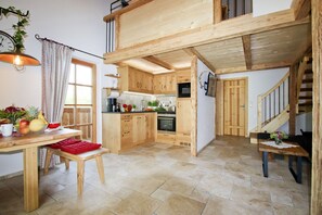 Frigorifero, microonde, forno, piano cottura
