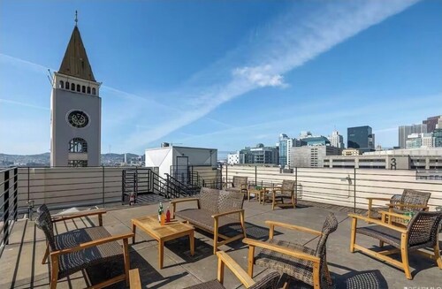 Tranquil Historical clocktower loft with parking lot in San Francisco