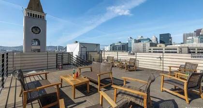 Tranquil Historical clocktower loft with parking lot in San Francisco