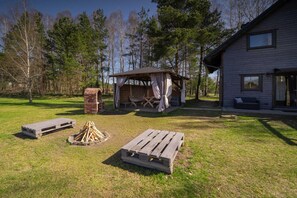 House | Balcony - Large Holiday Home, Jacuzzi, Sauna, Salt Cave (Lipusz)