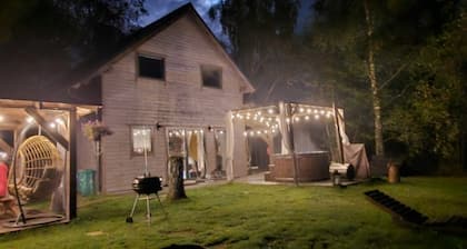 Large Holiday Home, Jacuzzi, Sauna, Salt Cave