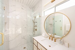Hair dryer, towels - Little Palm Lookout | Stunning Mountain Views (Palm Springs)