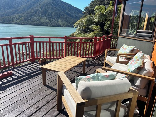 Cozy retreat, accessible by road and water, with amazing views!