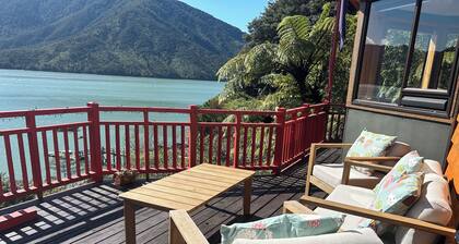 Cozy retreat, accessible by road and water, with amazing views!