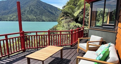 Cozy retreat, accessible by road and water, with amazing views!