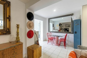 A dining area with a table and chairs, a mirror, and a wardrobe. - Spacious 1BDR in St Kilda Near Tram and Beach (St Kilda)