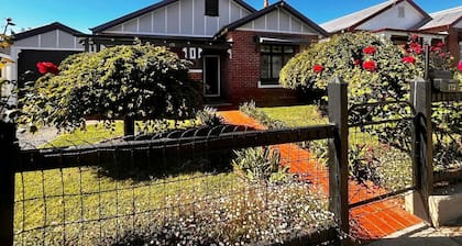 River + Rose | Boutique 1930s Bungalow in Tumut
