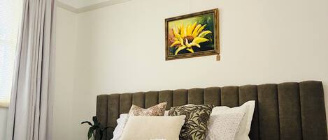 3 habitaciones, tabla de planchar con plancha, wifi y ropa de cama