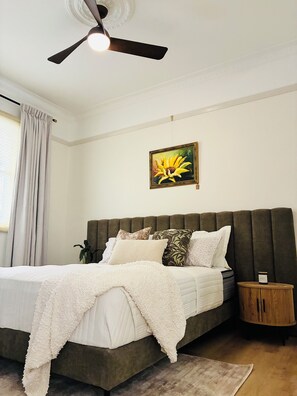 3 chambres, fer et planche à repasser, Wi-Fi, draps fournis